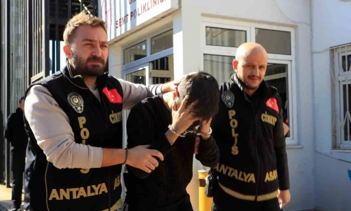 37 haftalık hamile eşini bacaklarından vurmuştu: Sanığın tutukluluğuna devam kararı
