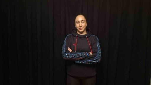 39 km mesafeyi 14 saatte yüzerek Türkiye birincisi oldu
