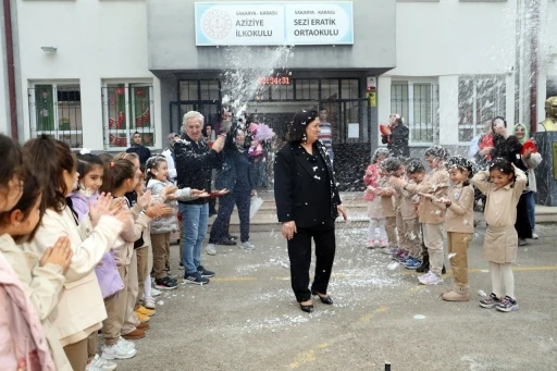 39 yıllık eğitimciye unutulmaz veda: Gözyaşlarıyla uğurlandı
