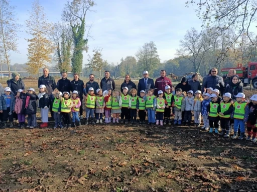 4-6 yaş Kur’an kursu öğrencileri fidan dikti
