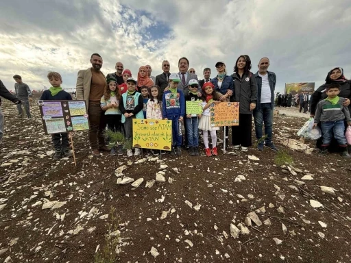 4 bin 500 fidan yanan ormanlık alanda toprakla buluştu
