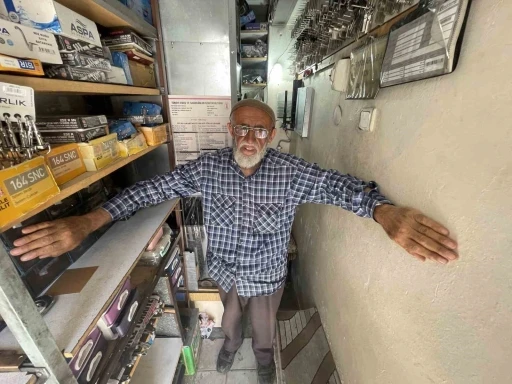 4 Metrekarelik Dükkanını Saray Gibi Görüyor