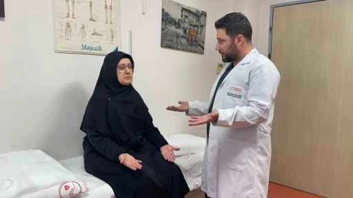 4 yaşında fel&ccedil; ge&ccedil;iren kadın, 52 yıl sonra kolunu yeniden hareket ettirdi
