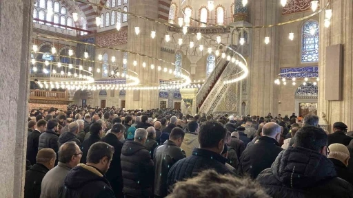 4 yıl aradan sonra Selimiye Camii&rsquo;nde ilk cuma
