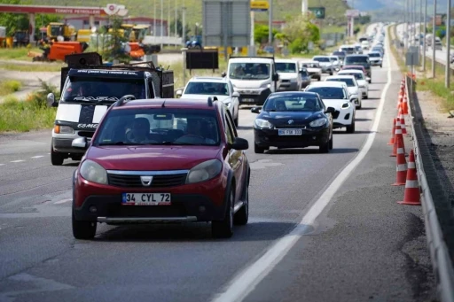 43 ilin bağlantı noktasında trafik akışı s&uuml;rd&uuml;
