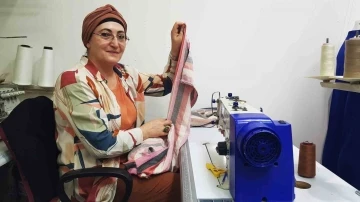 43 yıldır elbise dikerek 4 çocuğunu okutup meslek sahibi yaptı
