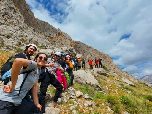 45 sporcu Kemaliye&rsquo;nin zirvesinde buluştu
