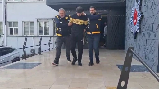 45’ten fazla bıçak darbesiyle eşini öldüren şüpheli adliyeye sevk edildi
