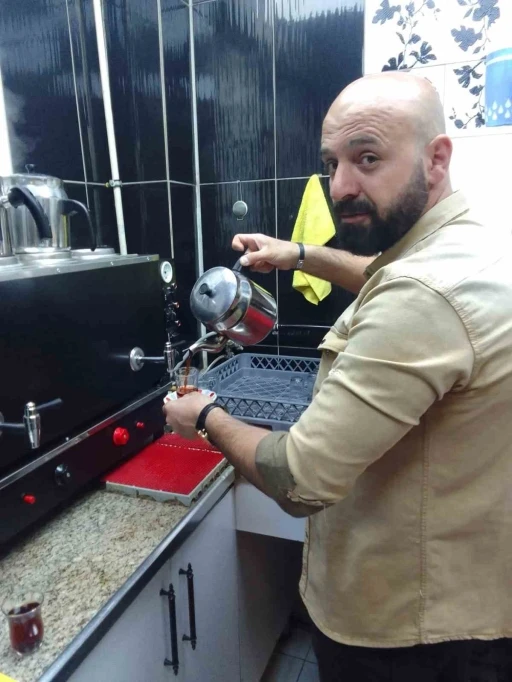 45 yıllık çay ocağını 3 kuşak bir arada işletiyor
