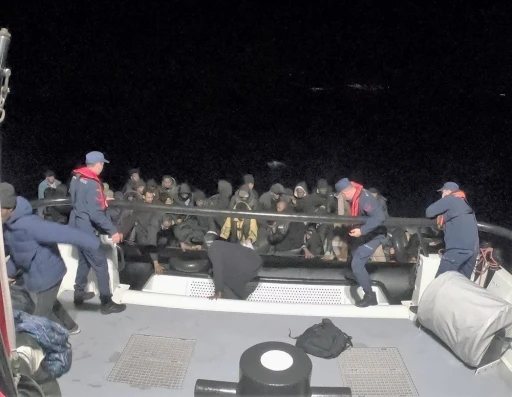 46 düzensiz göçmen lastik botta yakalandı
