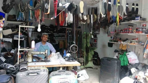 48 yıllık usta &ccedil;alışma azmiyle gen&ccedil;lere &ouml;rnek oluyor
