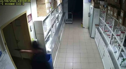 5 ay &ouml;nce eski eşini silahla yaralamıştı: Dehşetin g&uuml;venlik kamerası ortaya &ccedil;ıktı
