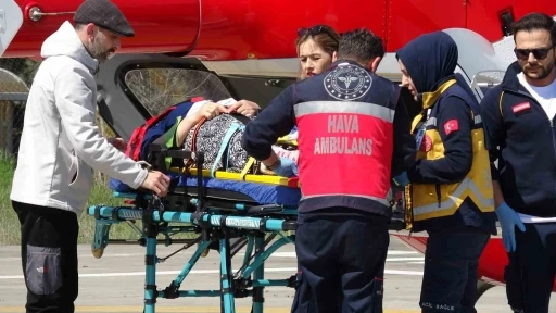 5 metre y&uuml;kseklikten d&uuml;şen kadının imdadına ambulans helikopter yetişti
