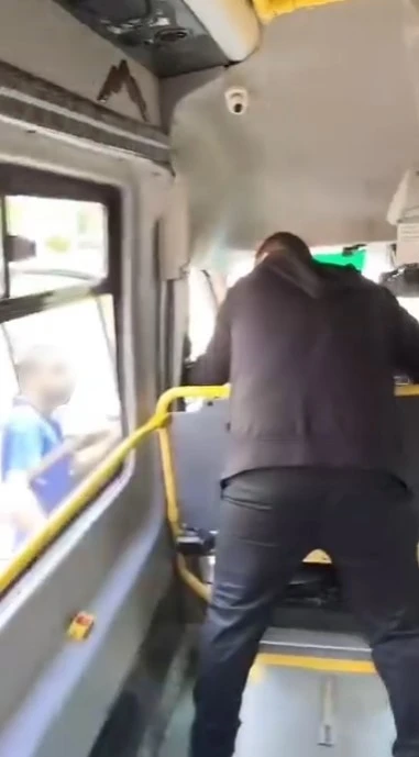 5 TL&rsquo;lik eksik &ouml;deme y&uuml;z&uuml;nden minib&uuml;s karıştı
