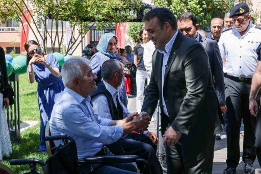5 ton plastik kapak, 17 tekerlekli sandalyeye d&ouml;n&uuml;şt&uuml;
