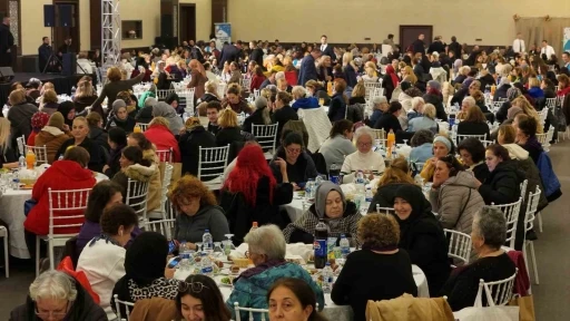 500 B&uuml;y&uuml;k&ccedil;ekmeceli kadın Edirne&rsquo;de iftar sofrasında buluştu
