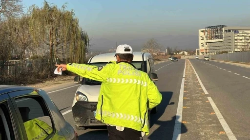 506&rsquo;sı hızdan bin 496 ara&ccedil; s&uuml;r&uuml;c&uuml;s&uuml;ne ceza yazıldı
