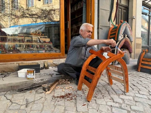 52 yıllık &quot;semerci&quot; ata yadigarı mesleğini gelecek nesillere taşıyor
