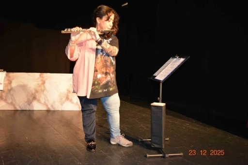 55 yaşında Biyologluğu bırakıp tiyatrocu oldu
