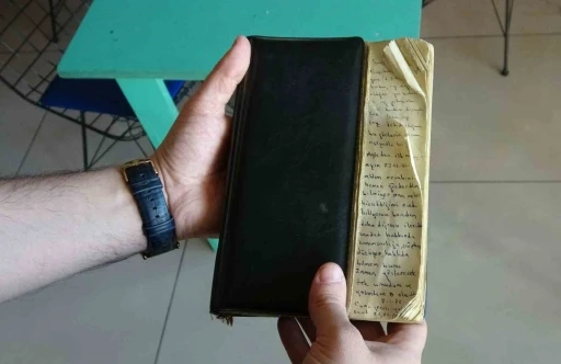 55 yıllık asker hatıra defteri, bir aşkı, ayrılığı ve d&ouml;nemin izlerini g&uuml;n y&uuml;z&uuml;ne &ccedil;ıkardı
