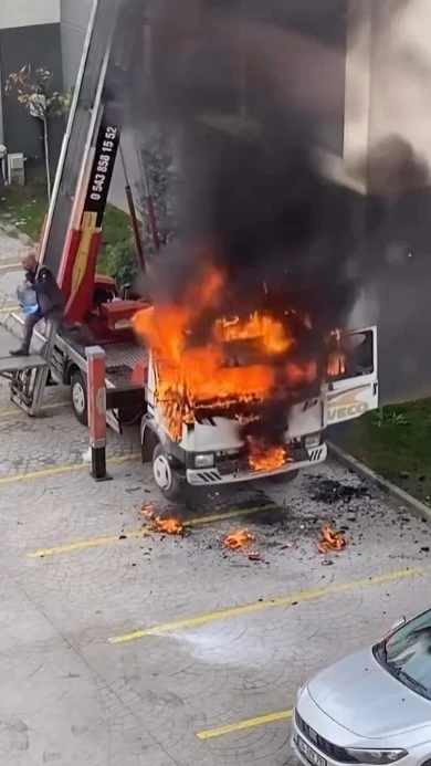 6. kata eşya çıkaran vinçli kamyon alev alev yandı
