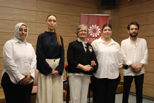 6 Şubat depreminde kolunu kaybeden anne biyonik koluna kavuştu: "En b&uuml;y&uuml;k hayalim kızımın sa&ccedil;larını tarayabilmek"
