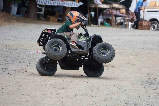 6 yaşındaki Ömer, ATV motoruyla festivalde dikkat çekti
