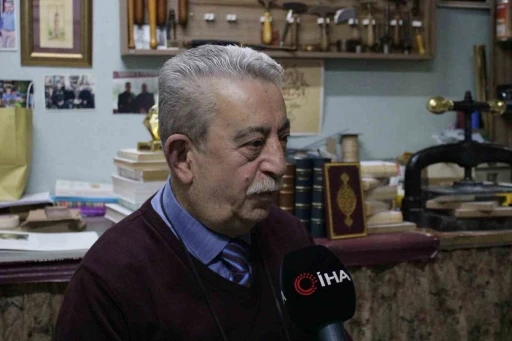 60 yıllık m&uuml;cellit ustasına K&uuml;lt&uuml;r ve Turizm Bakanlığı&rsquo;ndan "Yaşayan İnsan Hazineleri &Ouml;d&uuml;l&uuml;"
