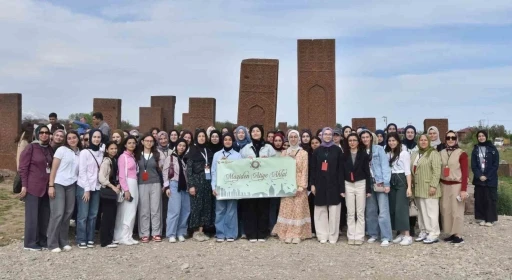 65 ilden bin 600 öğrenci Cumhurbaşkanlığı Külliyesi’nde ağırlandı
