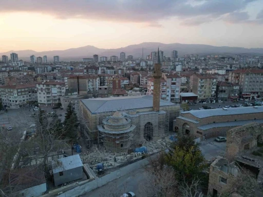 690 yıllık Sungurbey Camii aslına uygun olarak restore ediliyor
