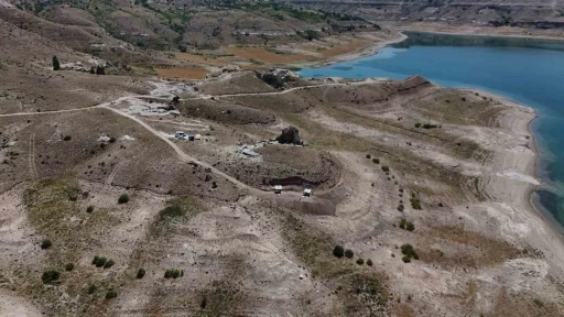 7,7 milyon yıllık tarihe ışık tutan Taşhan&rsquo;da daha sonraki d&ouml;nemlerde yaşayan t&uuml;rlerin fosilleri bulundu
