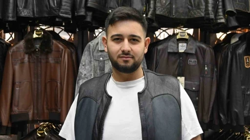 7 yaşında yırtık yapıştırarak başladığı dericilikte şimdi d&uuml;nyaya satış yapıyor
