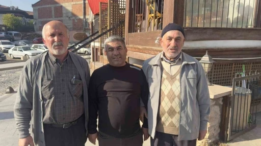 70’lik delikanlı gırtlak kanserini doktorun tavsiyesiyle yendi, yöresel oyunu ile düğün pistine damga vurdu
