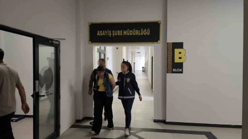 730 bin TL değerinde ziynet eşyası ve nakit para çalan 2 şüpheli yakalandı
