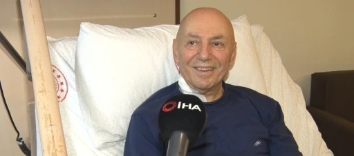 75 yaşında &lsquo;minimal invaziv&rsquo; y&ouml;ntemiyle bypass olan hastaya doktorlardan mesaj: "Bu seni 40 sene g&ouml;t&uuml;r&uuml;r"
