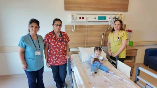 8 aylık bebeğin böbreğinden 15 milimetrelik taş çıktı
