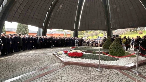 8&rsquo;inci Cumhurbaşkanı Turgut &Ouml;zal, vefatının 33&rsquo;&uuml;nc&uuml; seneyi devriyesinde kabri başında anıldı
