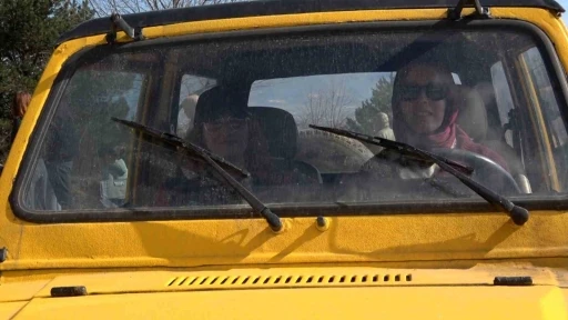 8 Mart&rsquo;ta direksiyon kadınlarda: Bolu&rsquo;da zorlu parkurun tozunu attırdılar
