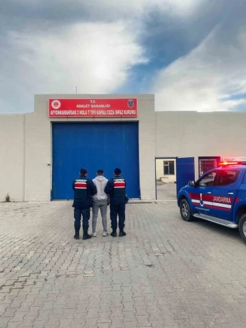 8 yıl 1 ay 22 g&uuml;n hapis cezası ile aranan şahsı JASAT yakaladı
