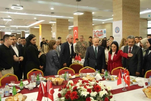 80 ilden gazi ve şehit yakınları Şırnak&rsquo;ta bir araya geldi
