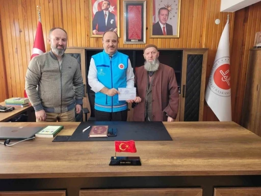 80 yaşındaki emekli imam ve öğretmen oğlundan Gazze’ye anlamlı destek
