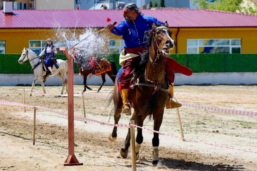 81 ilden gelen &ouml;ğrenciler S&ouml;ğ&uuml;t&rsquo;te tarihi alanları gezdi

