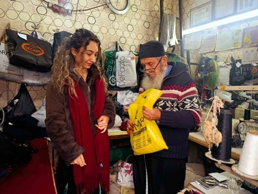 83&rsquo;l&uuml;k terzi, ilk g&uuml;nk&uuml; aşkla mesleğini s&uuml;rd&uuml;r&uuml;yor
