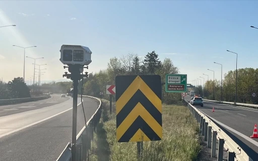 85&rsquo;i hızdan 725 ara&ccedil; s&uuml;r&uuml;c&uuml;s&uuml;ne ceza yazıldı
