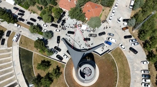 9. Cumhurbaşkanı S&uuml;leyman Demirel&rsquo;in 11&rsquo;inci yıl anmasına katılımın az olduğu g&ouml;zlendi
