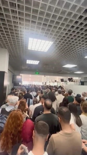 9 g&uuml;nl&uuml;k tatilde 185 binden fazla yolcu, yaklaşık 20 bin ara&ccedil; ge&ccedil;iş yaptı
