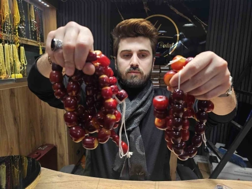 90 bin dolarlık 600 par&ccedil;a tarihi Osmanlı kehribarı, ustaların elinde yeniden şekillenecek
