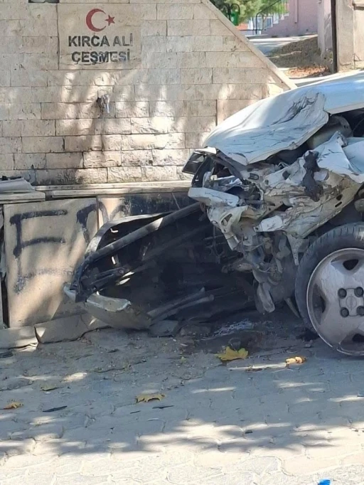 94 yaşındaki s&uuml;r&uuml;c&uuml; park halindeki ara&ccedil;lara &ccedil;arptı
