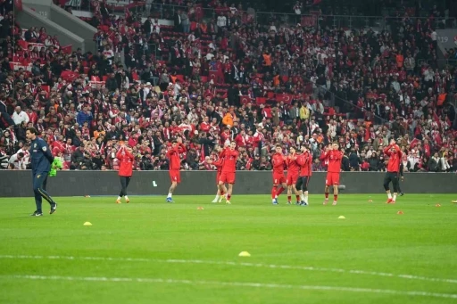 A Milli Futbol Takımı, 1667 g&uuml;n sonra Dolmabah&ccedil;e&rsquo;de
