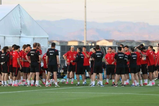 A Milli Futbol Takımı, Arizona&rsquo;daki ilk antrenmanını taraftara a&ccedil;ık yaptı
